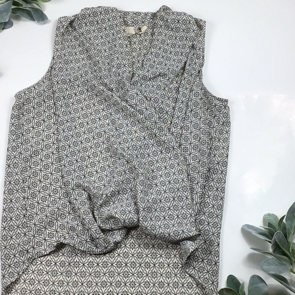 Anthropologie Everleigh > Sleeveless Floral Faux Wrap Blouse - Picture 2 of 11
